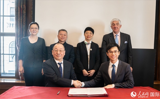 活動(dòng)簽約現(xiàn)場。實(shí)習(xí)生 劉船攝