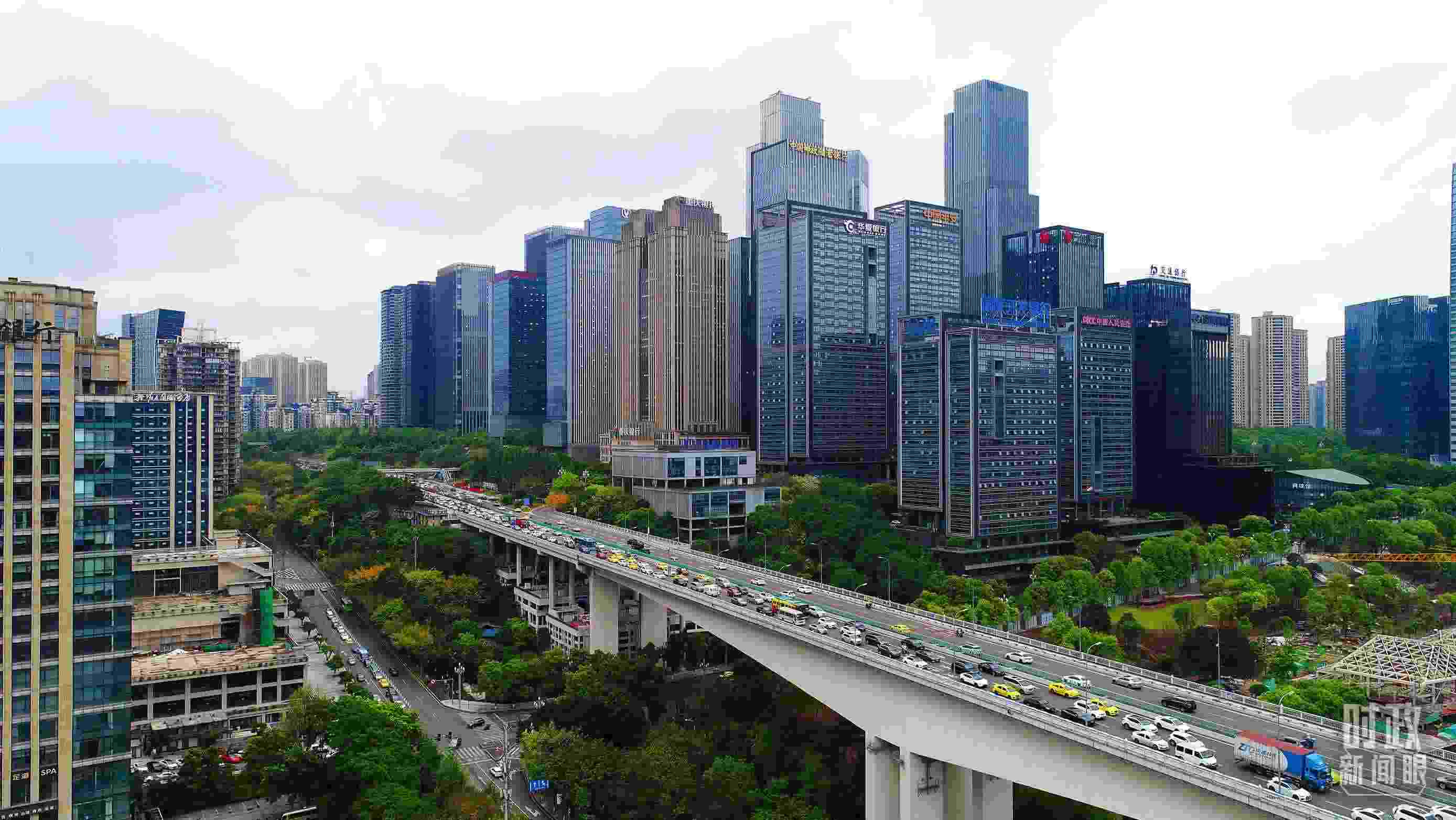 △重慶市數(shù)字化城市運(yùn)行和治理中心。（總臺(tái)記者于濱拍攝）