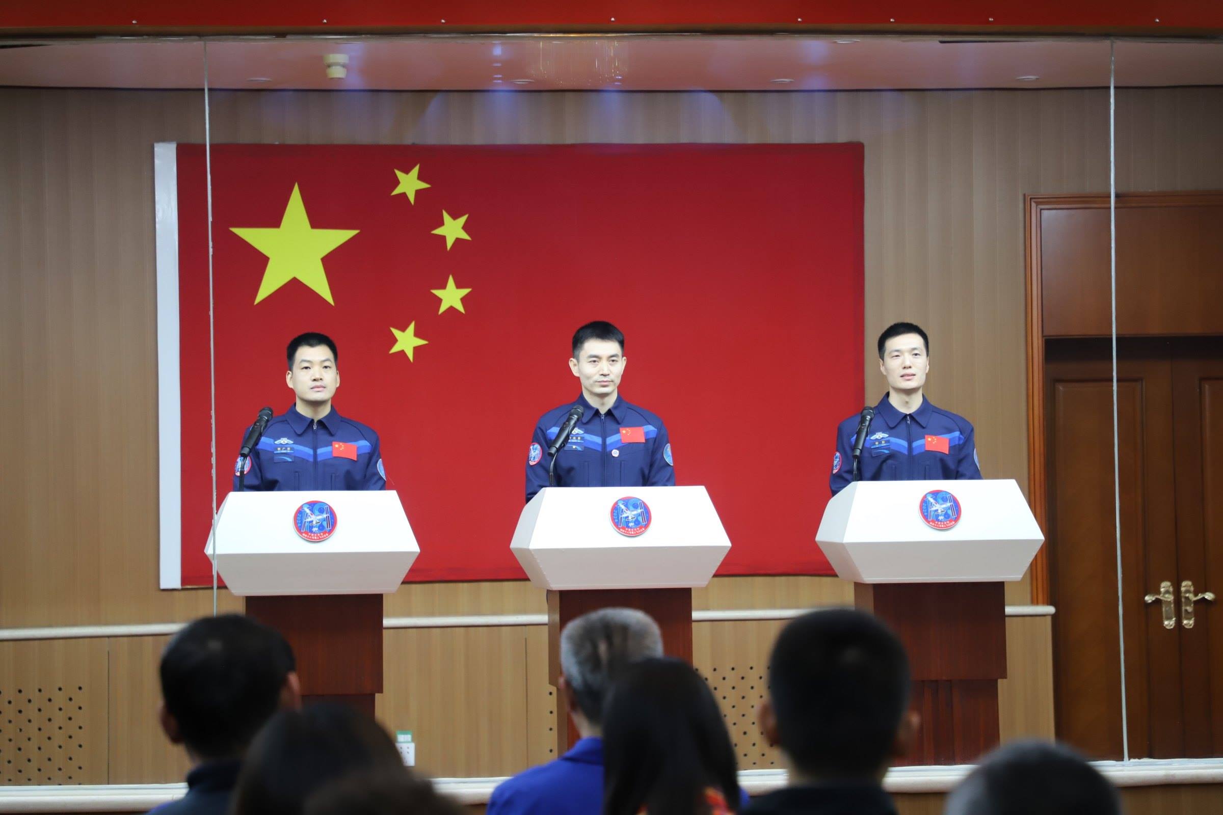 神舟十八號(hào)航天員與中外媒體記者集體見面。人民網(wǎng)記者 黃帆攝