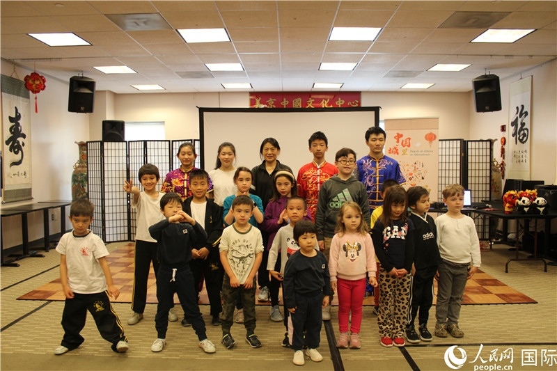 2、此次活動(dòng)是在美京中國(guó)文化中心舉辦的“中國(guó)城里品中國(guó)”系列文化活動(dòng)之一。 伊莎貝爾·羅德里格斯攝