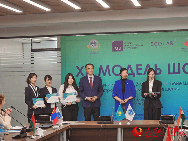 中國代表榮獲“最佳代表”獎。人民網(wǎng)記者 李強攝