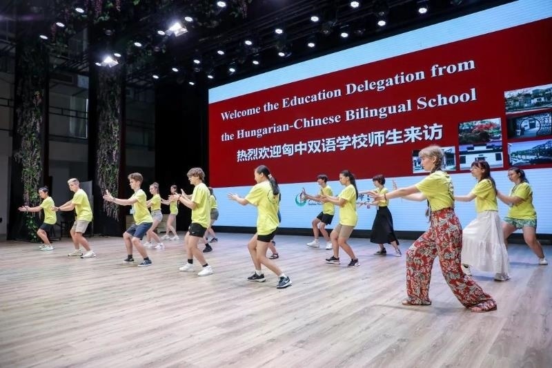 2023年7月，匈牙利匈中雙語學(xué)校師生代表團(tuán)來到江蘇參加“錦繡江蘇”青年交流項(xiàng)目。