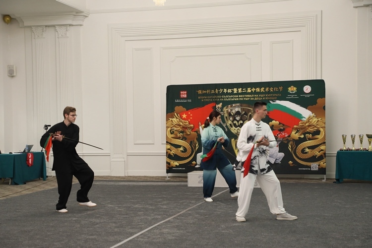 武術(shù)愛好者現(xiàn)場(chǎng)表演。索非亞中國(guó)文化中心供圖