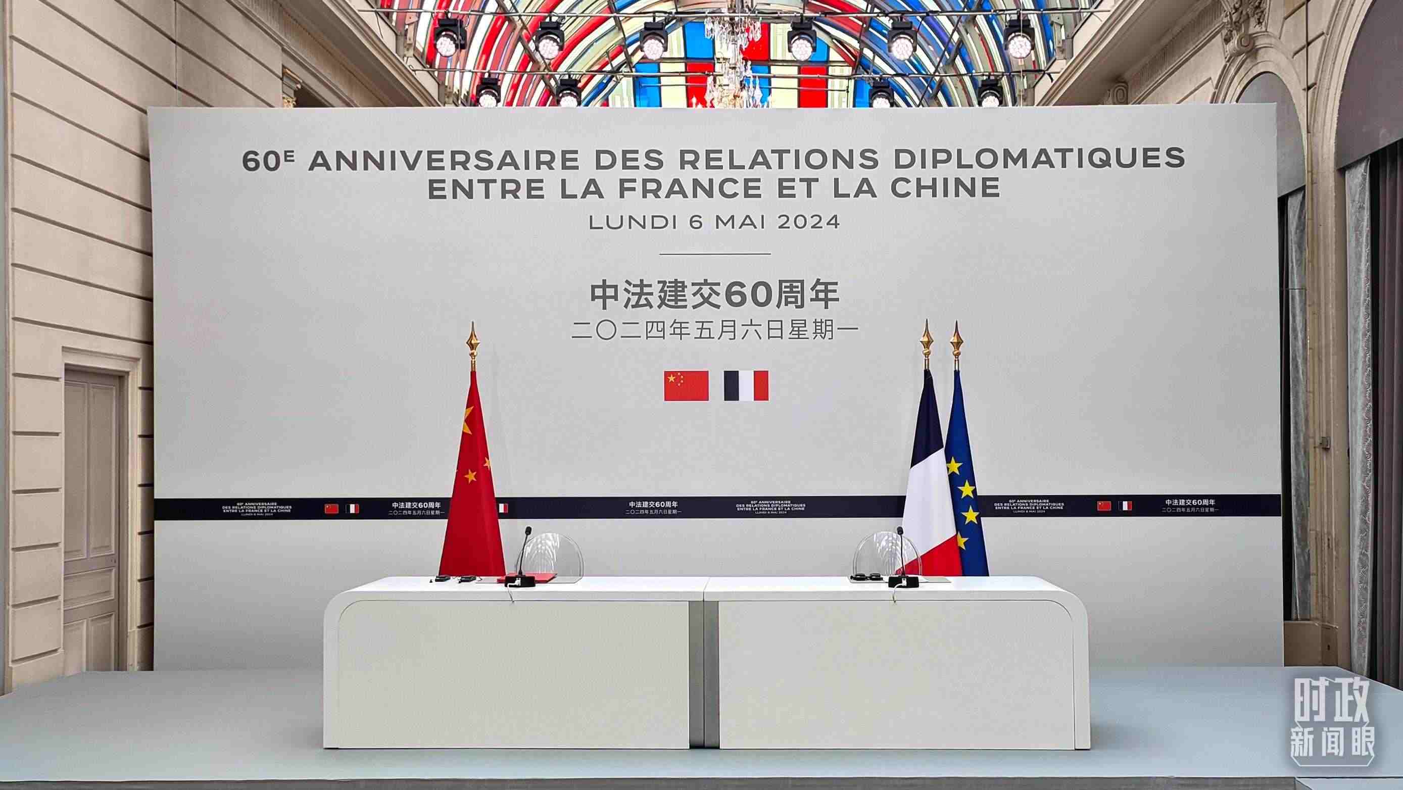 △習(xí)主席在巴黎愛(ài)麗舍宮同馬克龍總統(tǒng)會(huì)談后共同會(huì)見(jiàn)記者，這是會(huì)見(jiàn)開(kāi)始前的現(xiàn)場(chǎng)。（總臺(tái)央廣記者劉會(huì)民拍攝）