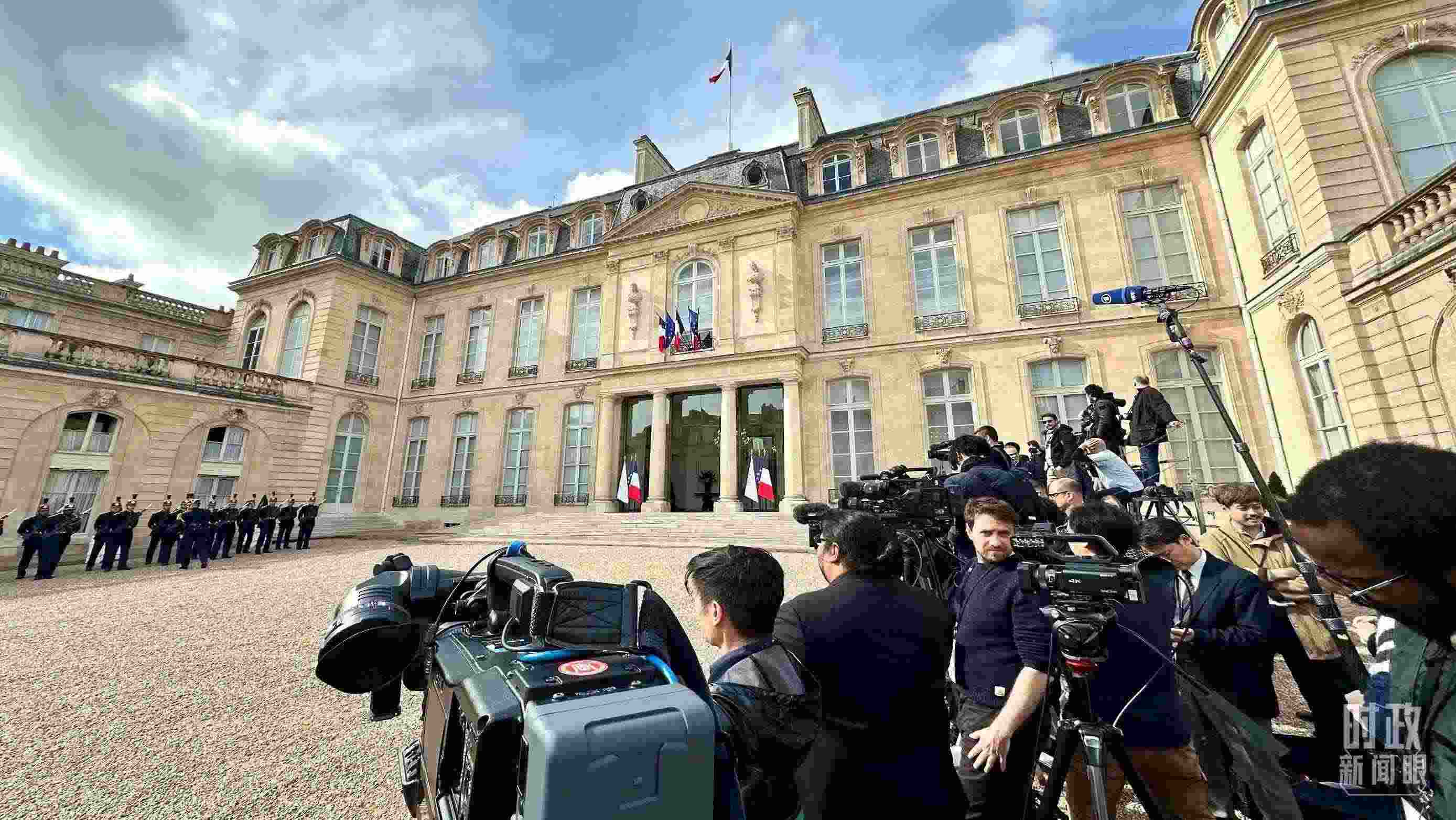 △愛(ài)麗舍宮。（總臺(tái)央視記者關(guān)舟拍攝）