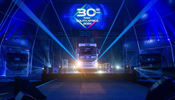 新一代旗艦車型JH6 550馬力牽引亮相。圖片來源：一汽解放