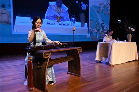 活動(dòng)現(xiàn)場(chǎng)茶藝古琴表演。新加坡中國(guó)文化中心供圖