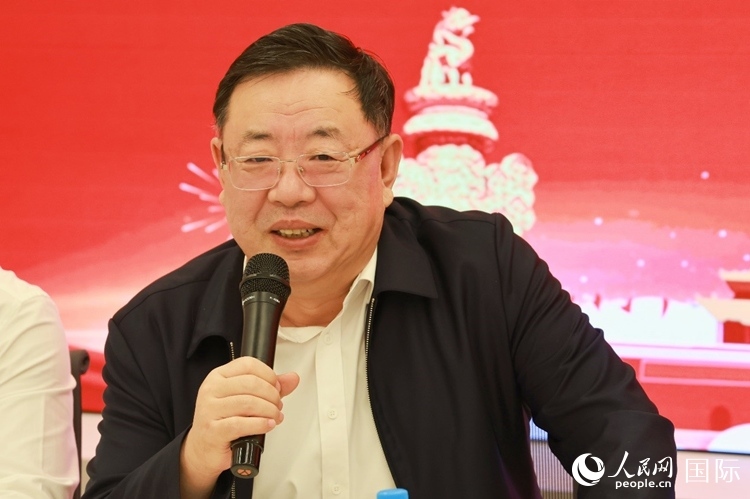 山東省泰安市委書(shū)記、市人大常委會(huì)主任楊洪濤在座談會(huì)上致辭。人民網(wǎng)記者 陳海琪攝