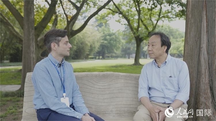 三星堆博物館館長(zhǎng)雷雨接受人民網(wǎng)采訪。人民網(wǎng)記者 張榮攝