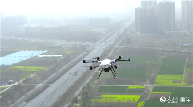 無(wú)人機(jī)。人民網(wǎng)記者 劉寧攝