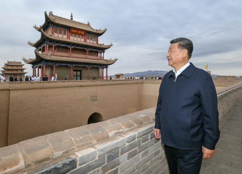 △2019年8月20日，習近平總書記來到嘉峪關關城，登上城樓察看關城整體面貌，聽取河西走廊長城、關隘歷史文化情況介紹。