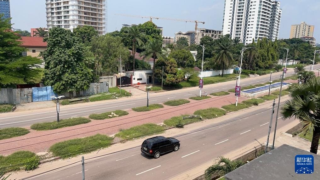 這是5月19日在剛果（金）首都金沙薩拍攝的街景（手機(jī)照片）。新華社發(fā)