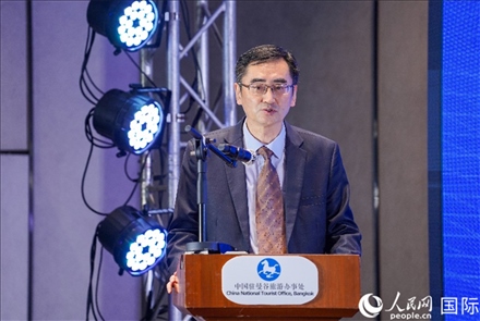 曼谷中國文化中心兼中國駐曼谷旅游辦事處主任闕小華發(fā)表演講。（普拉維攝）
