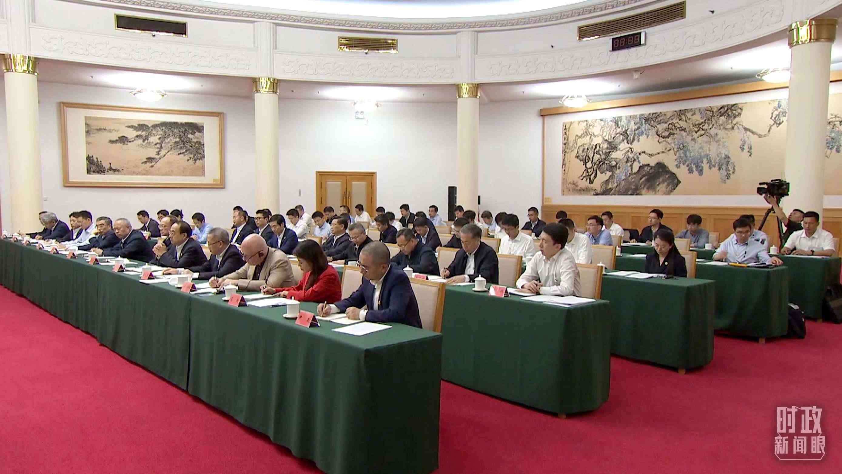 企業(yè)和專家座談會現場。