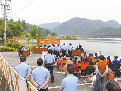 庭審現(xiàn)場(chǎng)。