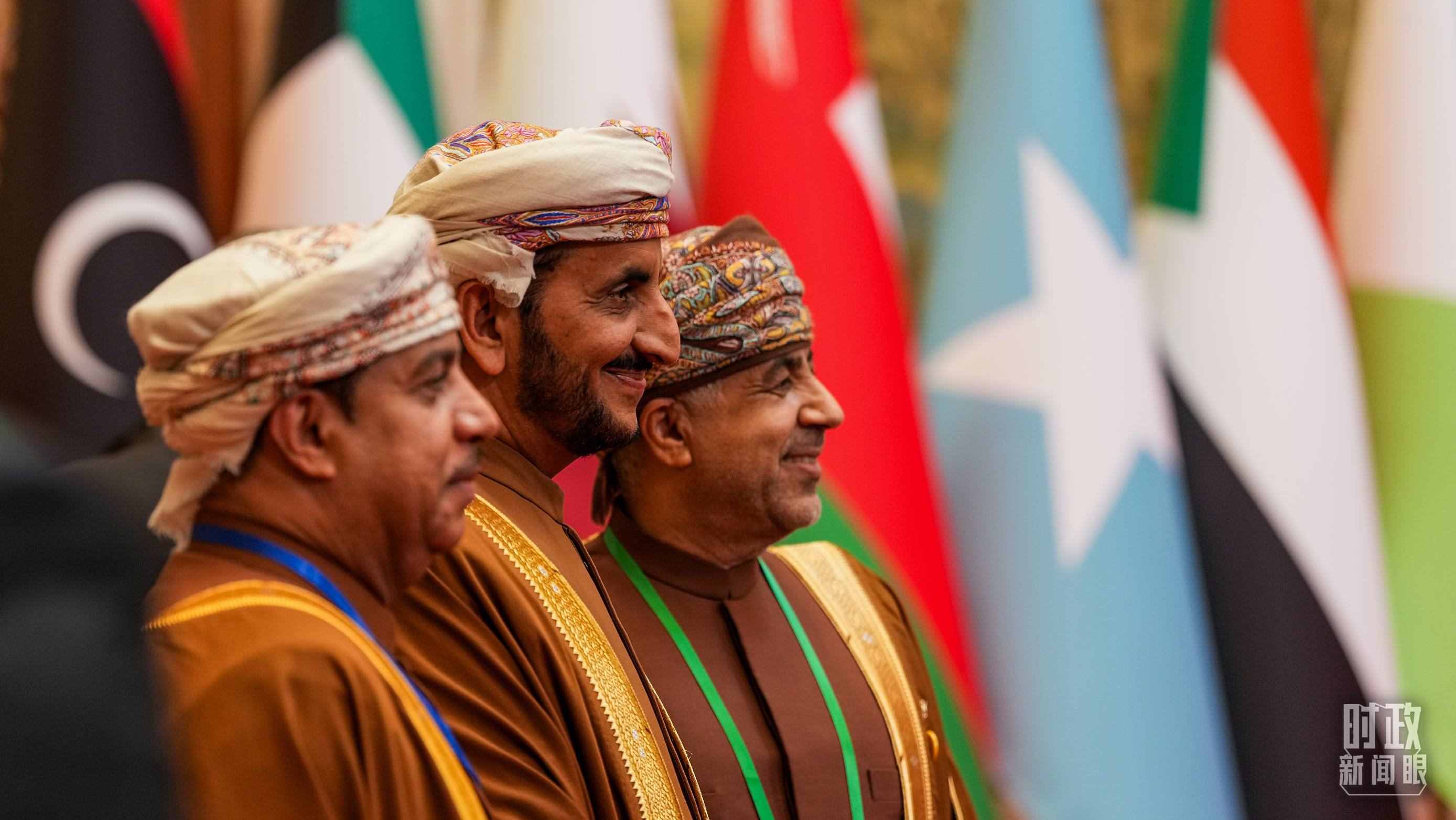 △與會(huì)代表在現(xiàn)場(chǎng)合影留念。（總臺(tái)國(guó)廣記者李晉拍攝）