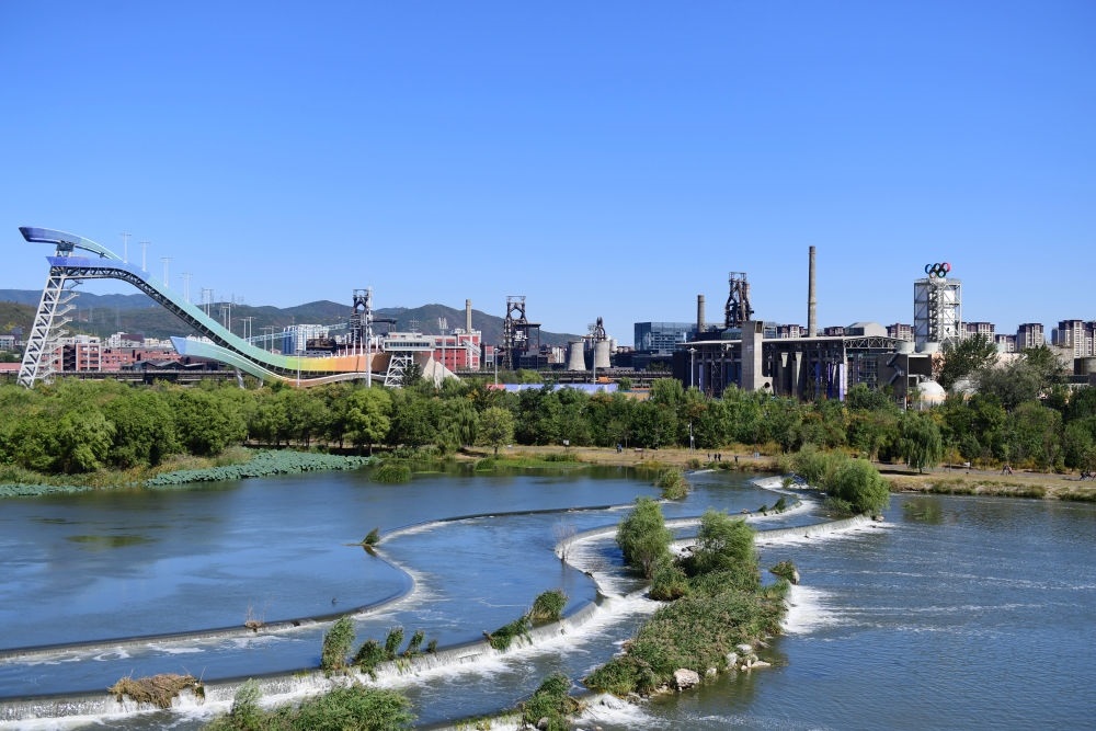 在北京首鋼園附近拍攝的永定河（2022年10月4日攝）。新華社記者 張晨霖 攝