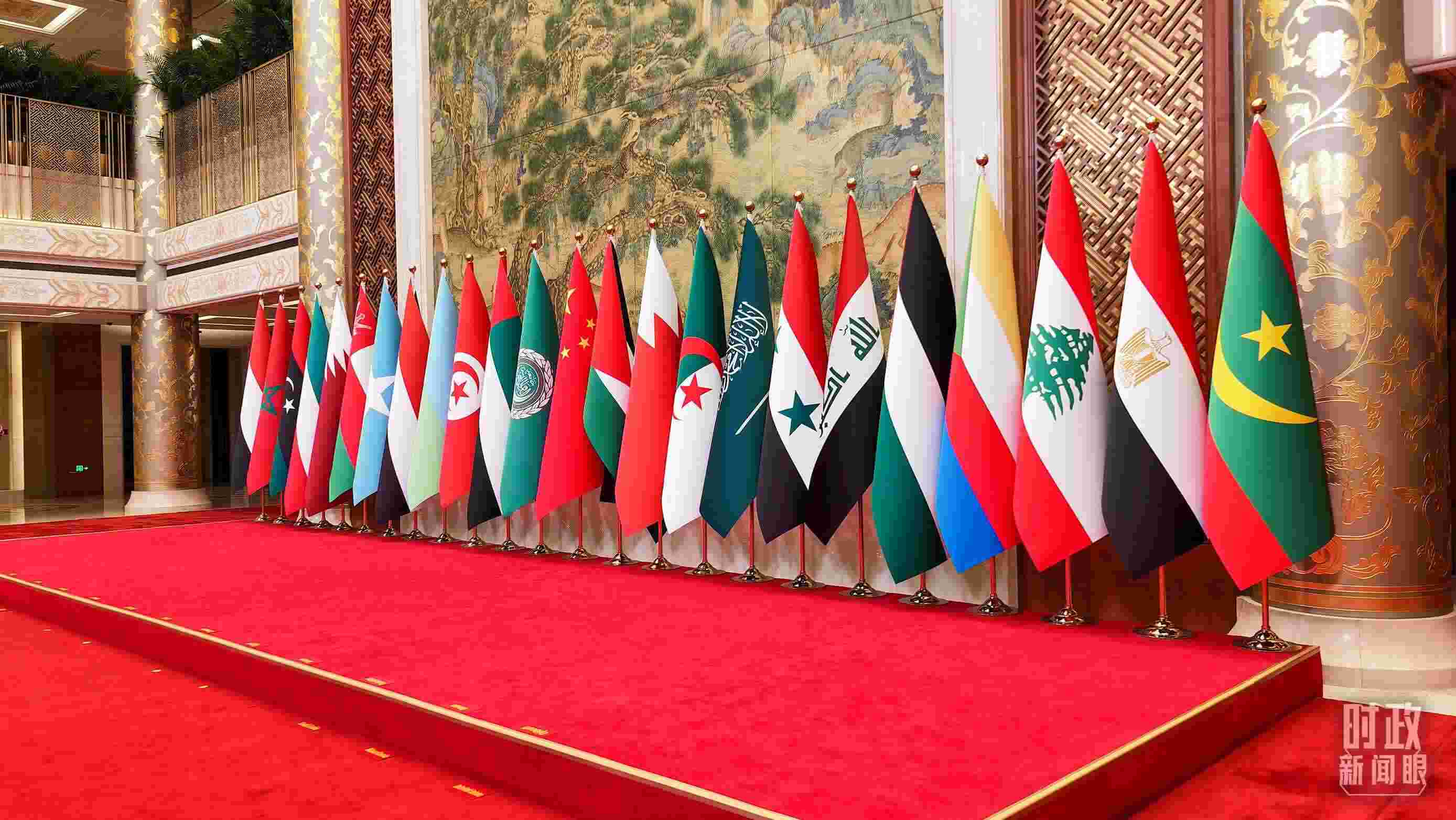 △會(huì)議現(xiàn)場(chǎng)的旗陣。（總臺(tái)央廣記者馬喆拍攝）