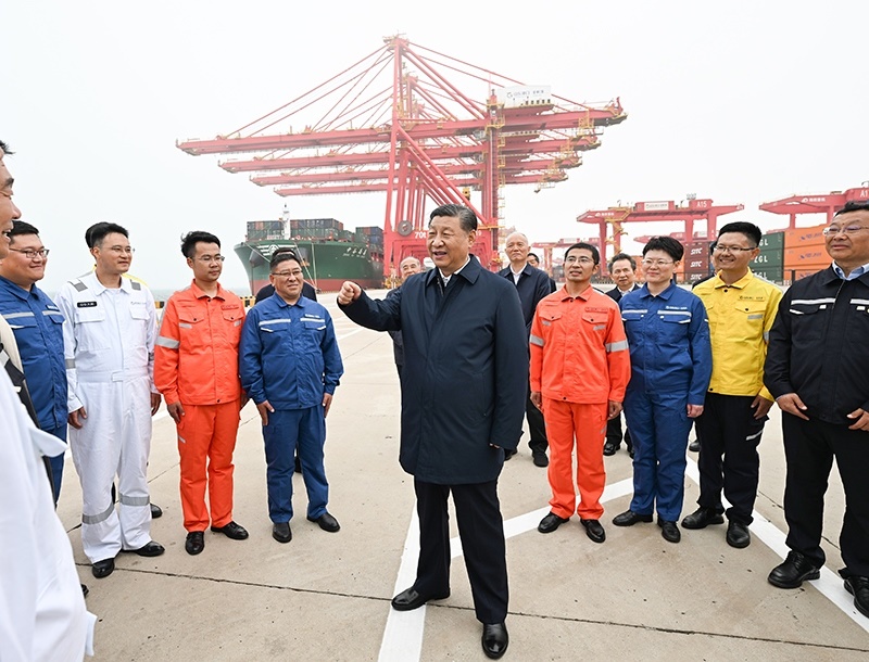 △2024年5月22日，習(xí)近平總書記在山東省日照港親切慰問港口科技工作者、運營人員、航運人員。