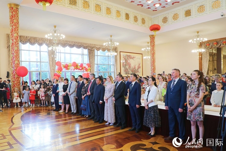 中國駐俄羅斯使館“六·一”兒童節(jié)大型招待會活動現(xiàn)場。人民網記者 隋鑫攝