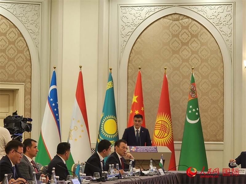 中國駐烏茲別克斯坦大使于駿致辭。人民網(wǎng)記者 李強(qiáng)攝