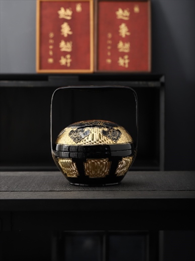 永春漆籃作品《籃犀》。中國(guó)美術(shù)館供圖