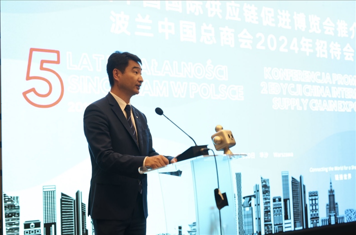 波蘭中國(guó)總商會(huì)會(huì)長(zhǎng)胡新元致辭。