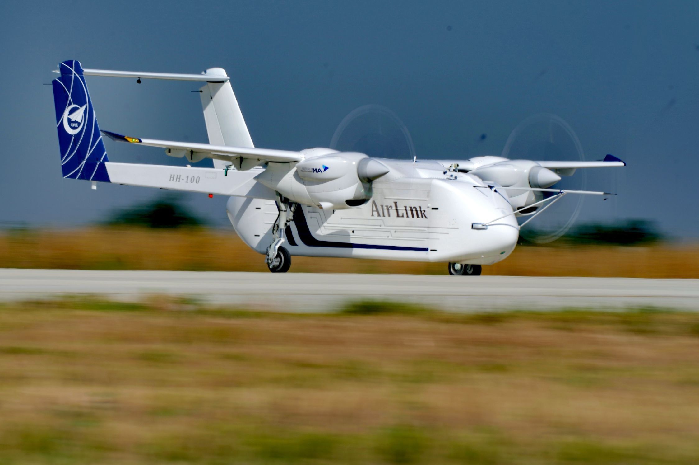 △2024年6月12日，HH-100航空商用無人運輸系統(tǒng)驗證機在西安藍田通用機場首飛成功。