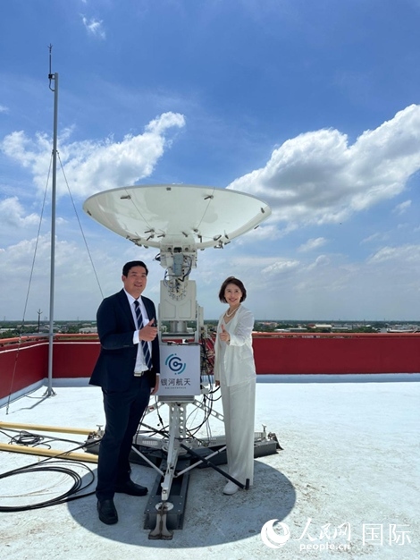 中泰兩國校企合作共贏。左為馬漢科理工大學(xué)校長帕納威·普卡亞多，右為銀河航天聯(lián)合創(chuàng)始人劉暢。人民網(wǎng)記者 簡承淵攝