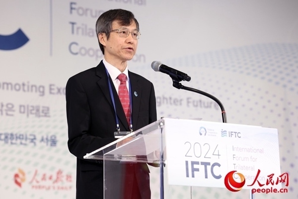 中日韓合作秘書處秘書長(zhǎng)李熙燮致開幕辭。主辦方供圖