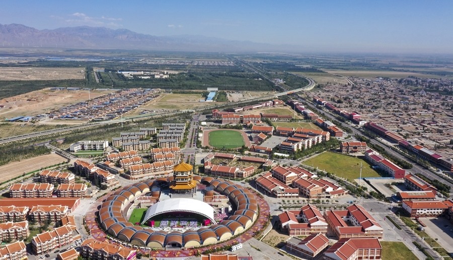 這是2022年9月7日拍攝的寧夏銀川市閩寧鎮(zhèn)（無人機照片）。新華社記者 馮開華 攝