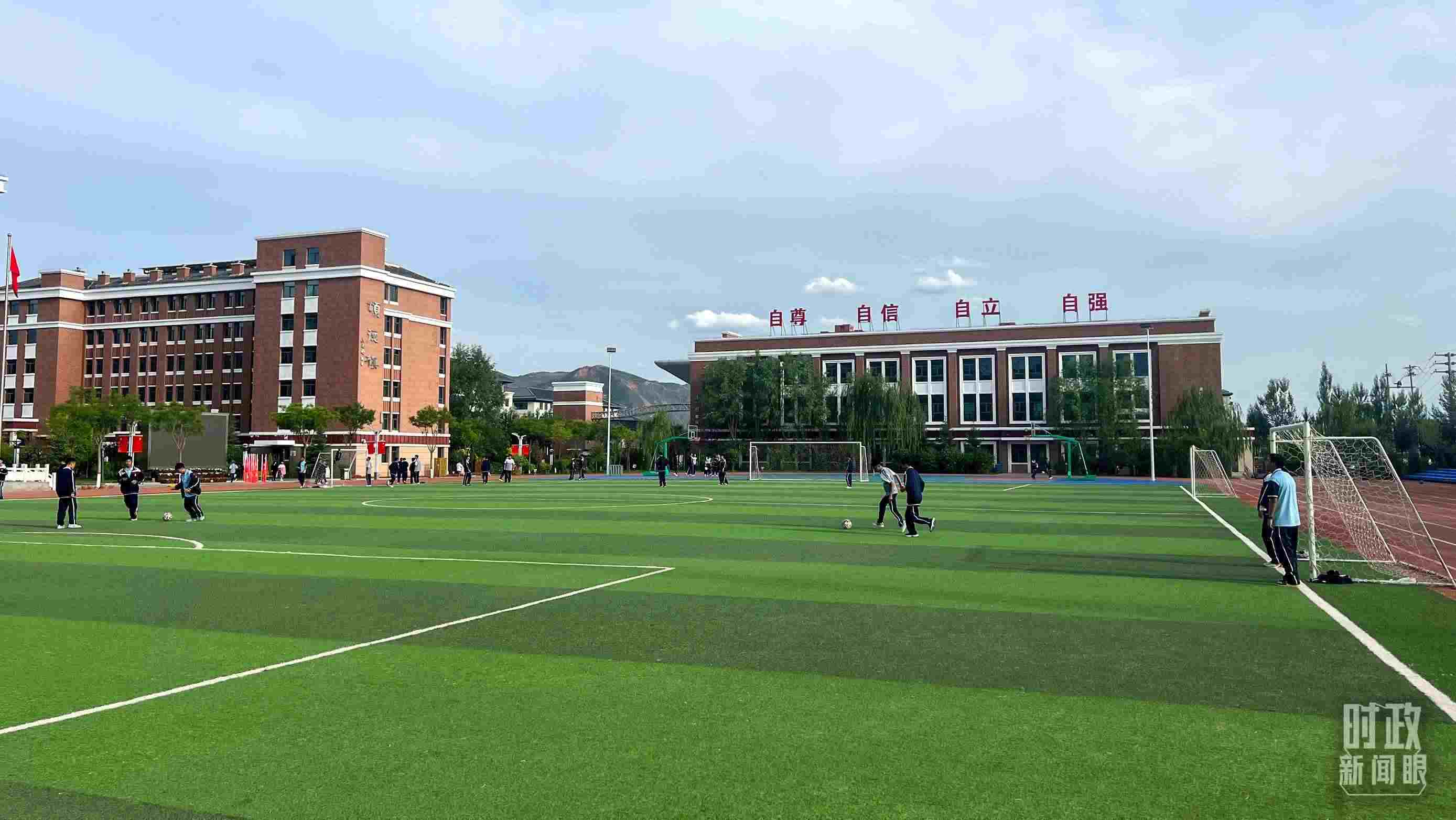 △果洛西寧民族中學。（總臺央視記者楊波、楊新禹拍攝）