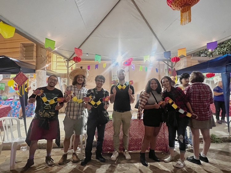 參與者體驗(yàn)文化碰撞與融合的樂(lè)趣。 圣保羅州立大學(xué)孔子學(xué)院供圖