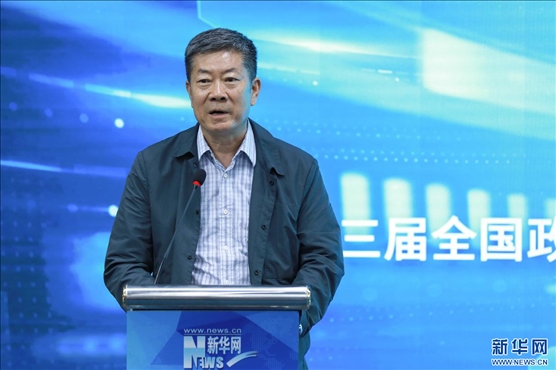 中國版權(quán)協(xié)會理事長、第十三屆全國政協(xié)文化文史和學(xué)習(xí)委員會副主任、新聞出版總署原副署長、國家版權(quán)局原副局長閻曉宏現(xiàn)場致辭