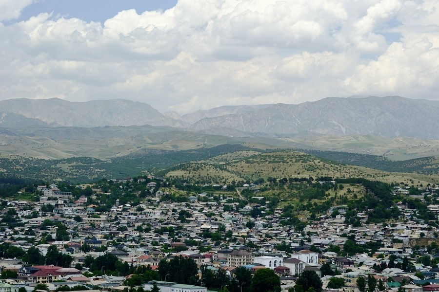 這是2024年6月13日拍攝的塔吉克斯坦首都杜尚別城市風(fēng)光。新華社記者 鄭開(kāi)君 攝