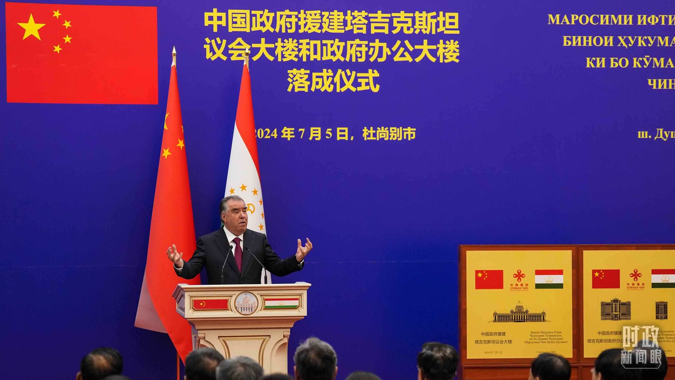 △拉赫蒙總統(tǒng)在落成儀式現(xiàn)場。（總臺記者李晉拍攝）