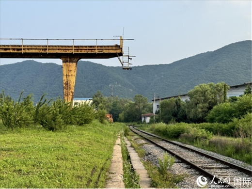 通鋼產(chǎn)品通過鐵路運輸出場。人民網(wǎng) 謝瑩攝