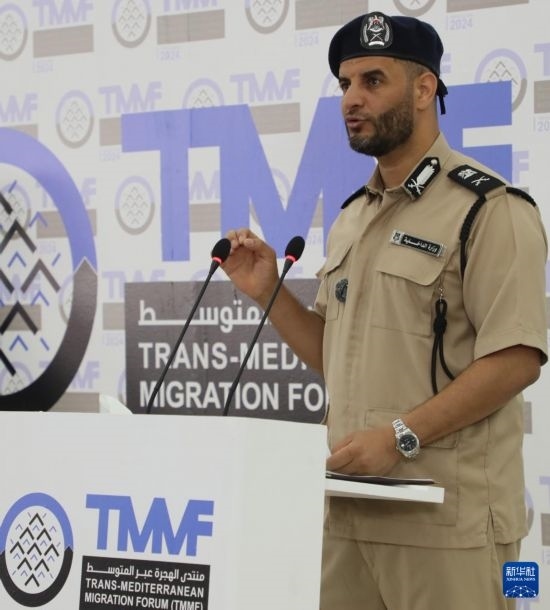 7月10日，利比亞內(nèi)政部長(zhǎng)特拉貝爾西在首都的黎波里舉行的新聞發(fā)布會(huì)上講話(huà)。新華社發(fā)（哈姆扎·圖爾基亞攝）