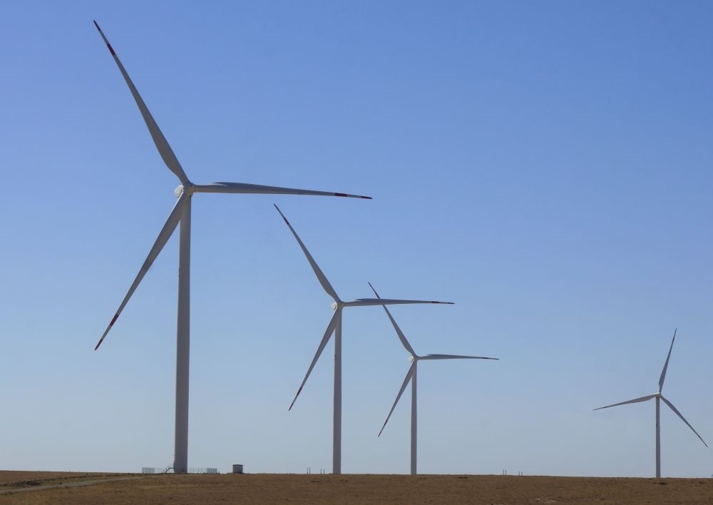這是中哈合作的哈薩克斯坦札納塔斯100兆瓦風(fēng)電項(xiàng)目（2022年9月13日攝）。新華社發(fā)（德米特里·瓦西連科 攝）