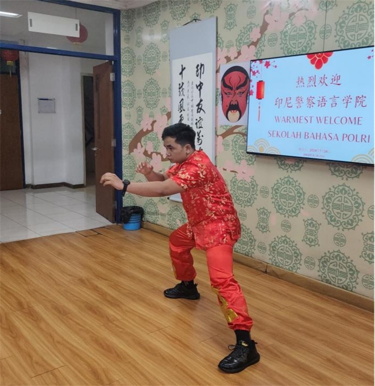 警察學(xué)員表演武術(shù)。活動主辦方供圖