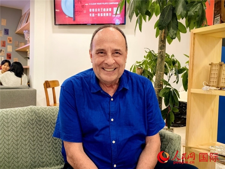 巴西坎皮納斯州立大學文學院資深教授弗朗西斯科·福特·哈德曼接受人民網(wǎng)專訪。人民網(wǎng)記者 符園園攝