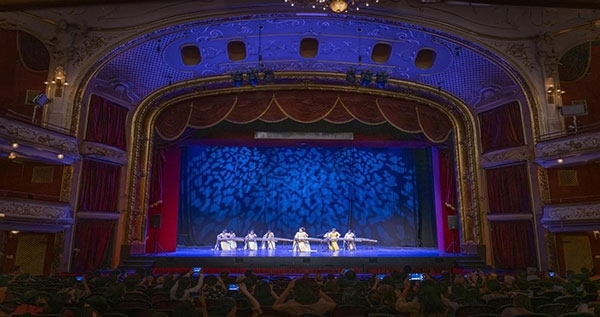 2024匈牙利青少年國際音樂會(huì)節(jié)目《戰(zhàn)臺(tái)風(fēng)》表演舞臺(tái)現(xiàn)場。兒促會(huì)藝教委供圖