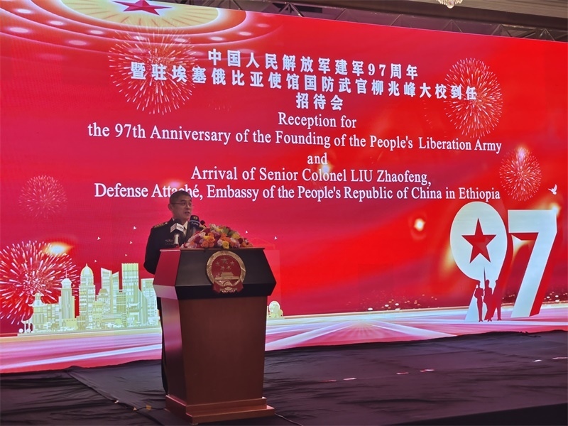 中國駐埃塞俄比亞使館國防武官柳兆峰致辭。攝影江絳