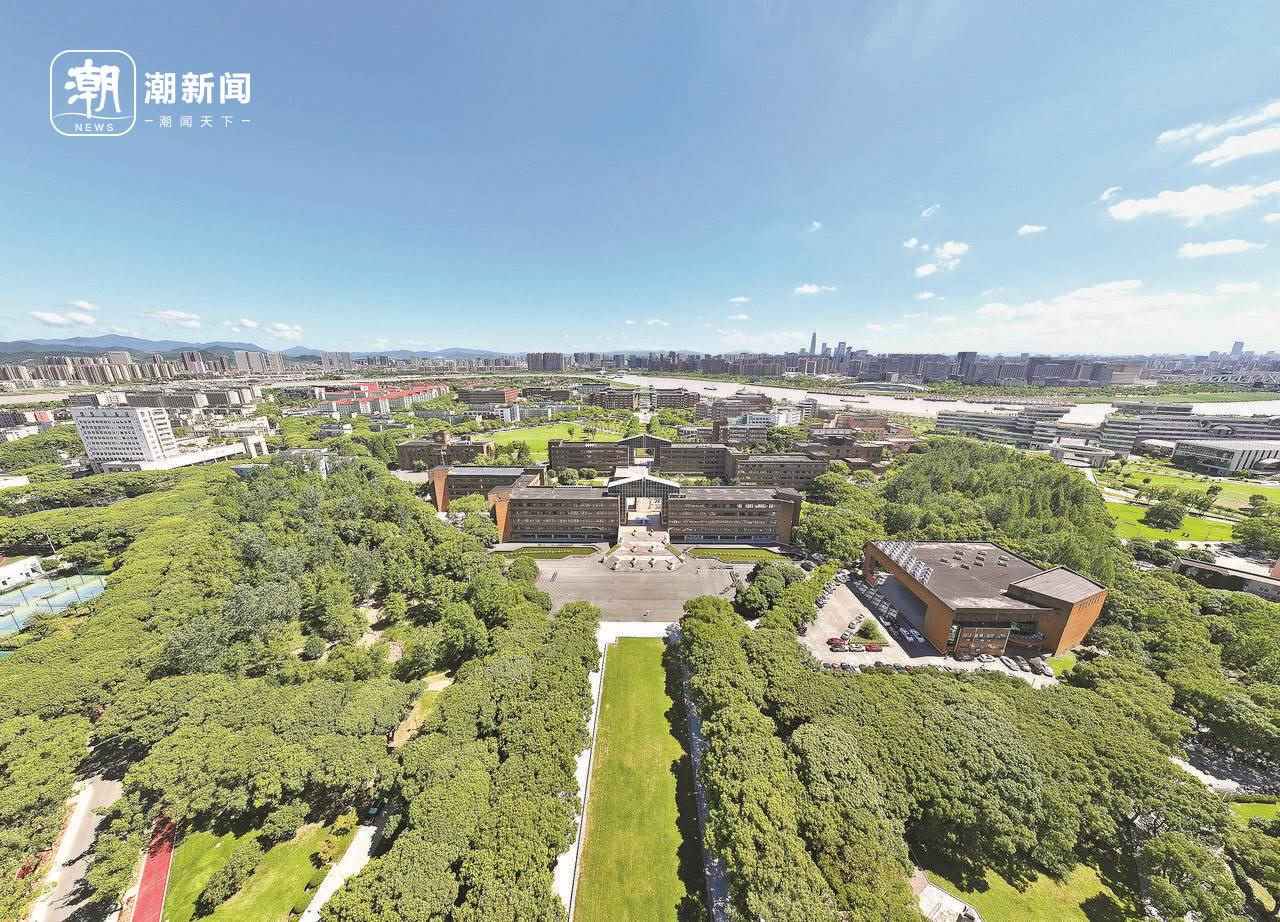 俯瞰寧波大學。潮新聞記者 賀元凱 周旭輝 彭鵬 攝