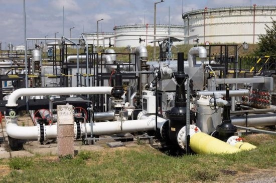 這是2022年5月24日在匈牙利薩茲豪隆包陶多瑙河煉油廠(chǎng)拍攝的連接匈牙利和俄羅斯的“友誼”輸油管道入口點(diǎn)。新華社發(fā)（弗爾季·奧蒂洛攝）