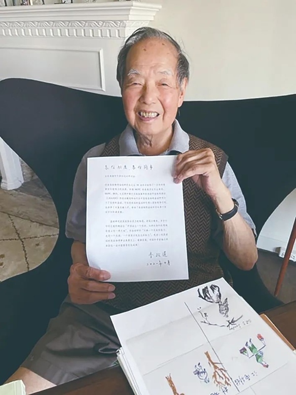 李政道先生曾面對(duì)鏡頭展示給中國(guó)高能物理事業(yè)的寄語(yǔ)。圖片來(lái)源：中國(guó)科學(xué)報(bào)