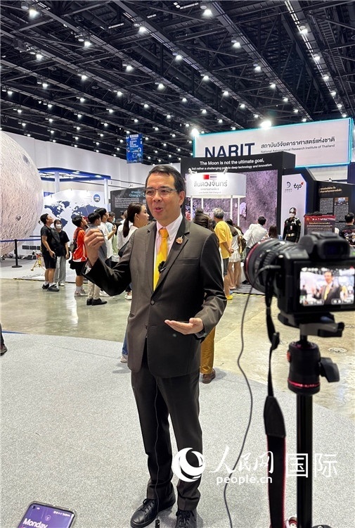 泰國國家天文研究所所長薩蘭接受采訪。人民網(wǎng)記者簡承淵攝