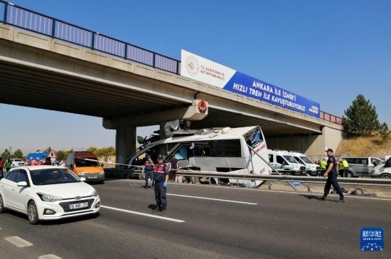這是8月9日在土耳其安卡拉省波拉特勒拍攝的事故現(xiàn)場。新華社發(fā)（穆斯塔法·卡亞攝）