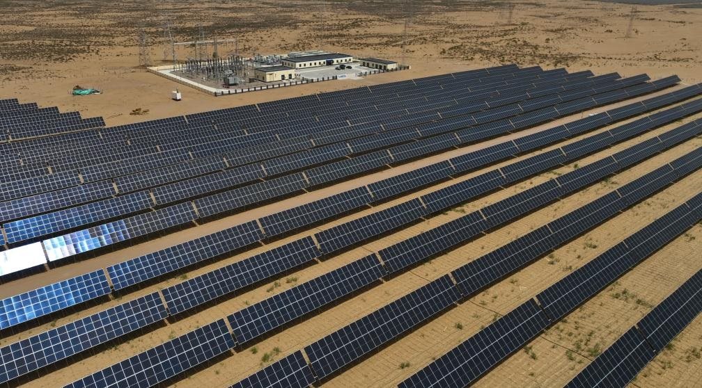 這是2024年5月16日拍攝的內蒙古巴彥淖爾市磴口縣烏蘭布和沙漠光伏基地。新華社記者李云平攝