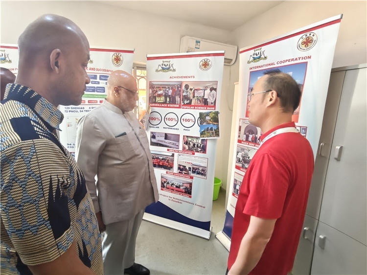 中方專家組組長(zhǎng)黃玉政介紹項(xiàng)目進(jìn)展。專家組供圖